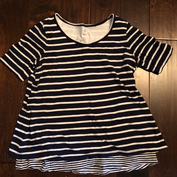 Gap maternity nursing top - Picture 2 of 5